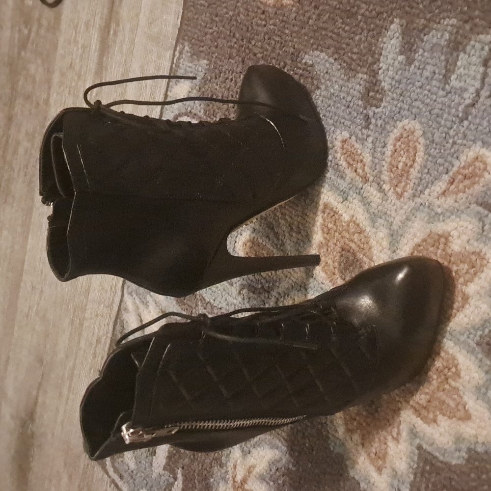 bebe boots Yolanda size 6 NWT
